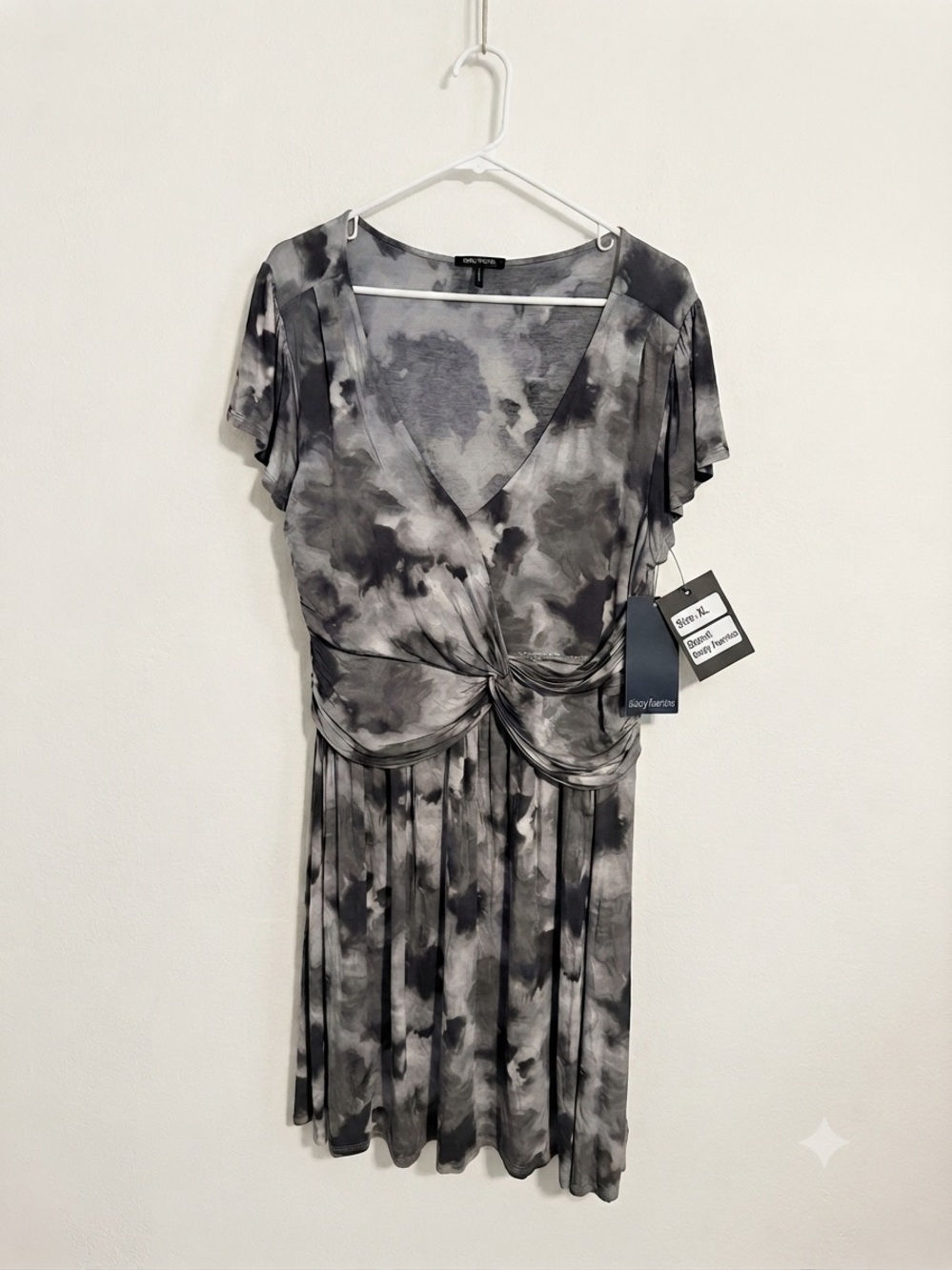 Daisy Fuentes Gray & Black Tie-Dye Knot Front Short Sleeve Dress